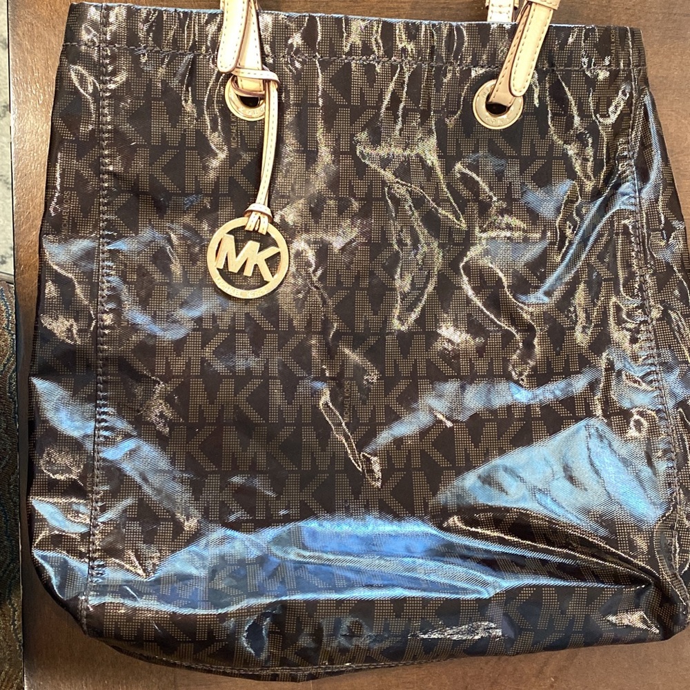 Oversize Michael Kors Signature purse MK logo